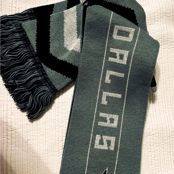 FOCO Navy Dallas Cowboys Glove & Scarf Combo Set - Picture 4 of 5